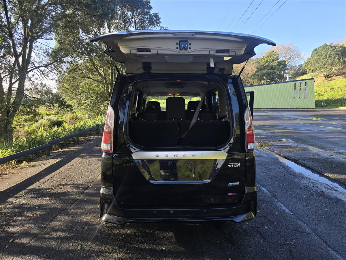 2017 Nissan Serena thumbnail