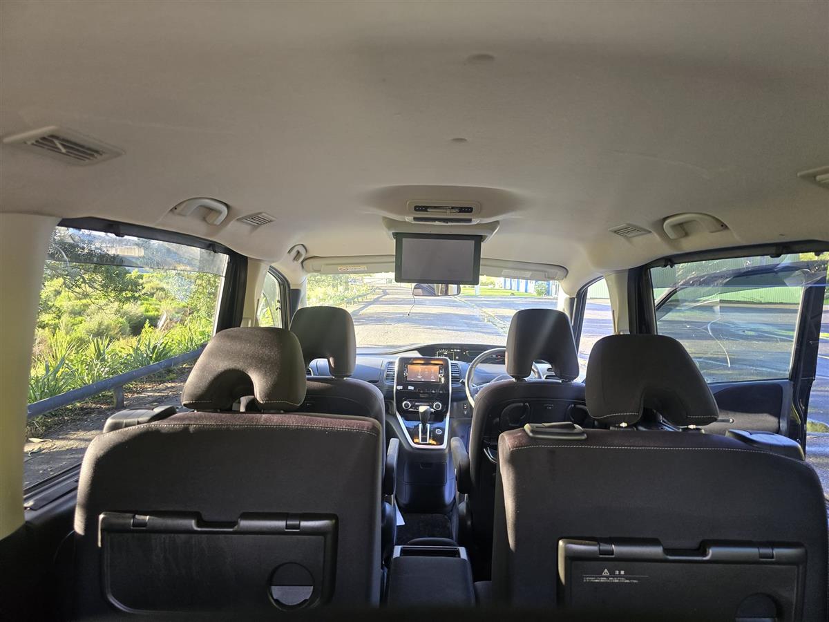 2017 Nissan Serena thumbnail