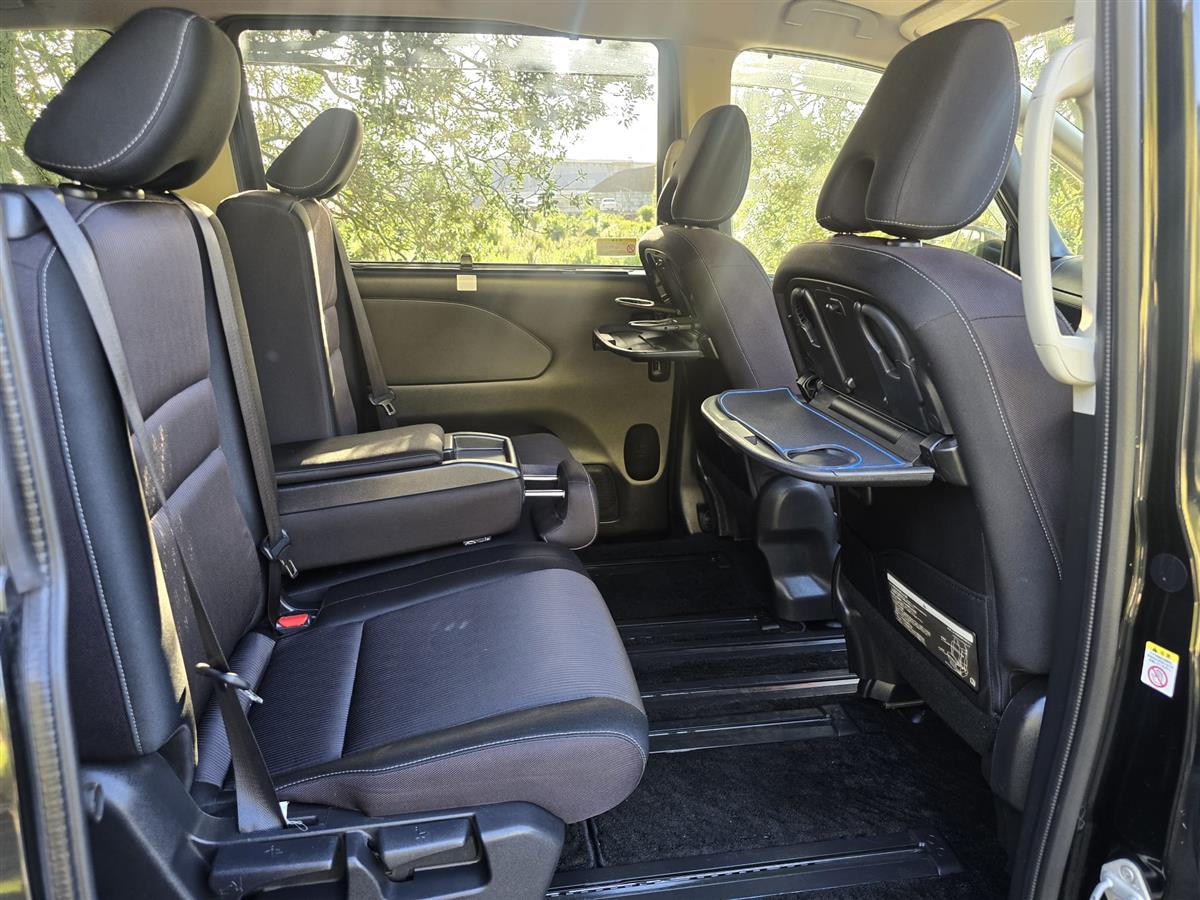 2017 Nissan Serena thumbnail