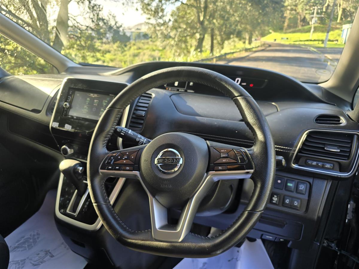 2017 Nissan Serena thumbnail
