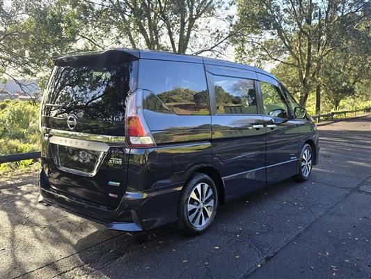 2017 Nissan Serena thumbnail