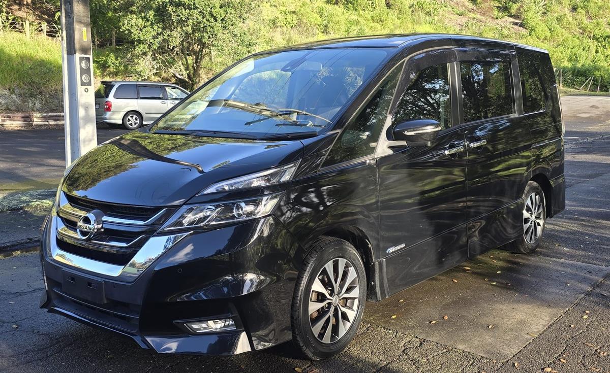 2017 Nissan Serena thumbnail