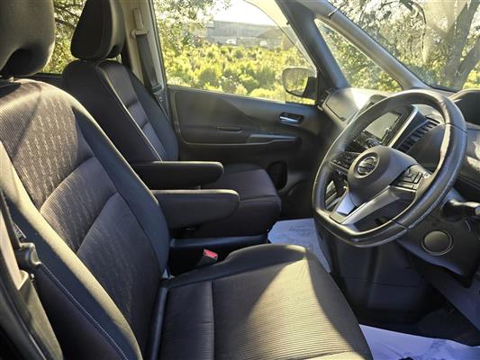 2017 Nissan Serena thumbnail