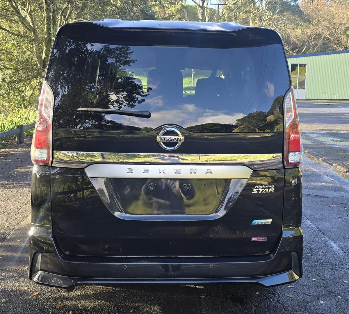 2017 Nissan Serena thumbnail