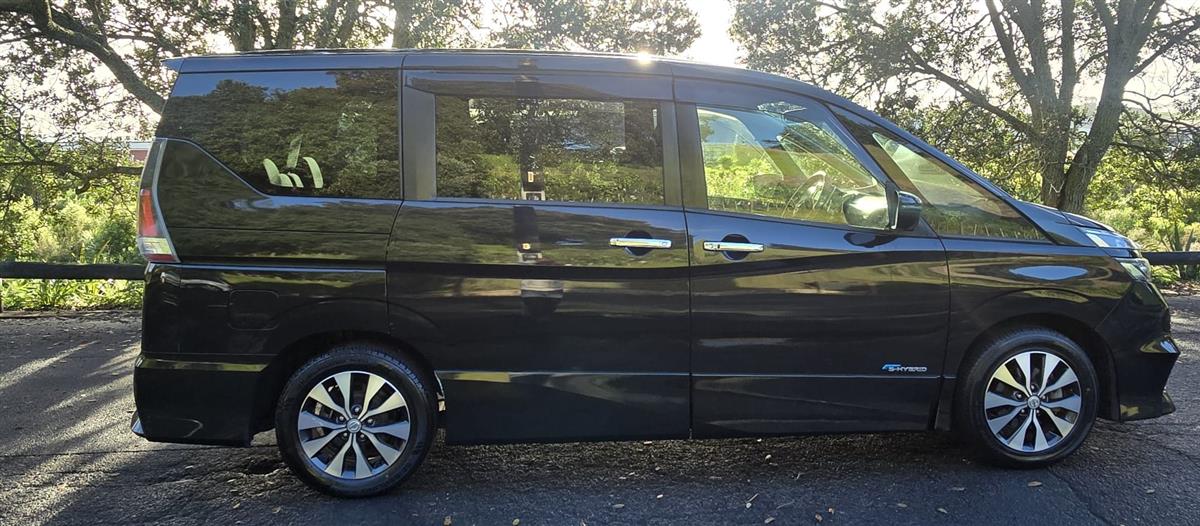 2017 Nissan Serena thumbnail