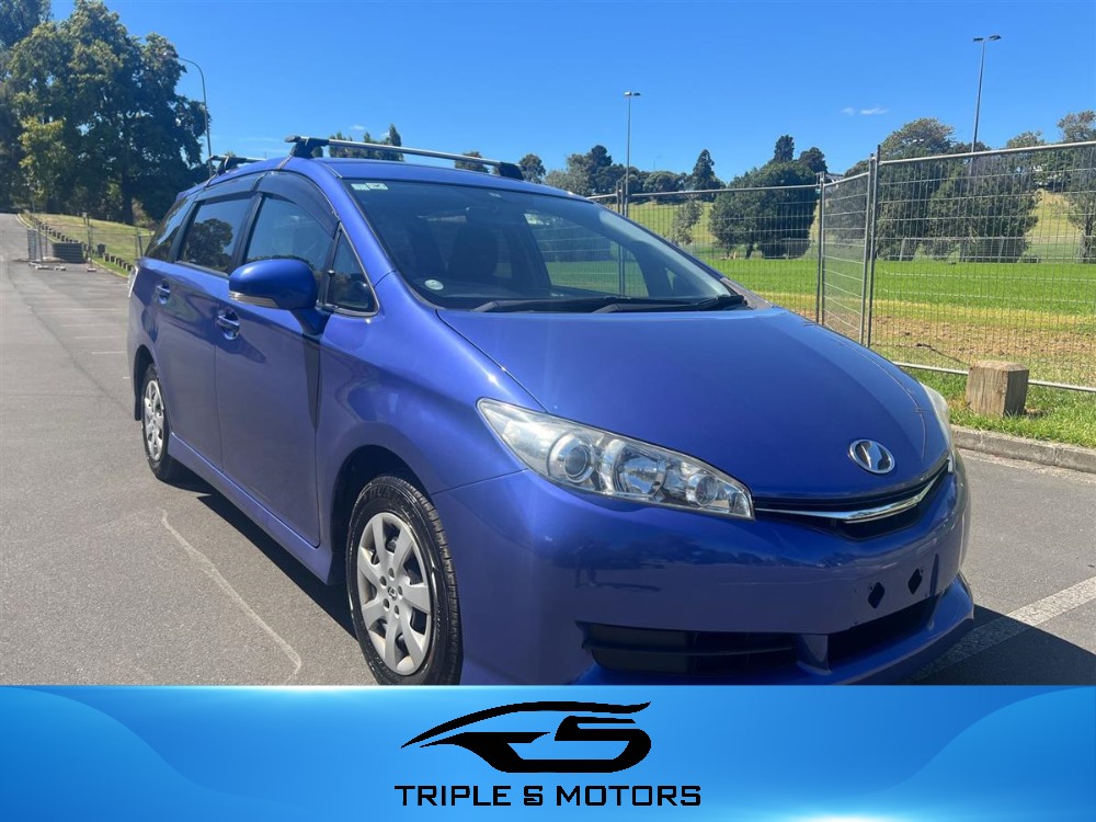 2013 Toyota Wish thumbnail