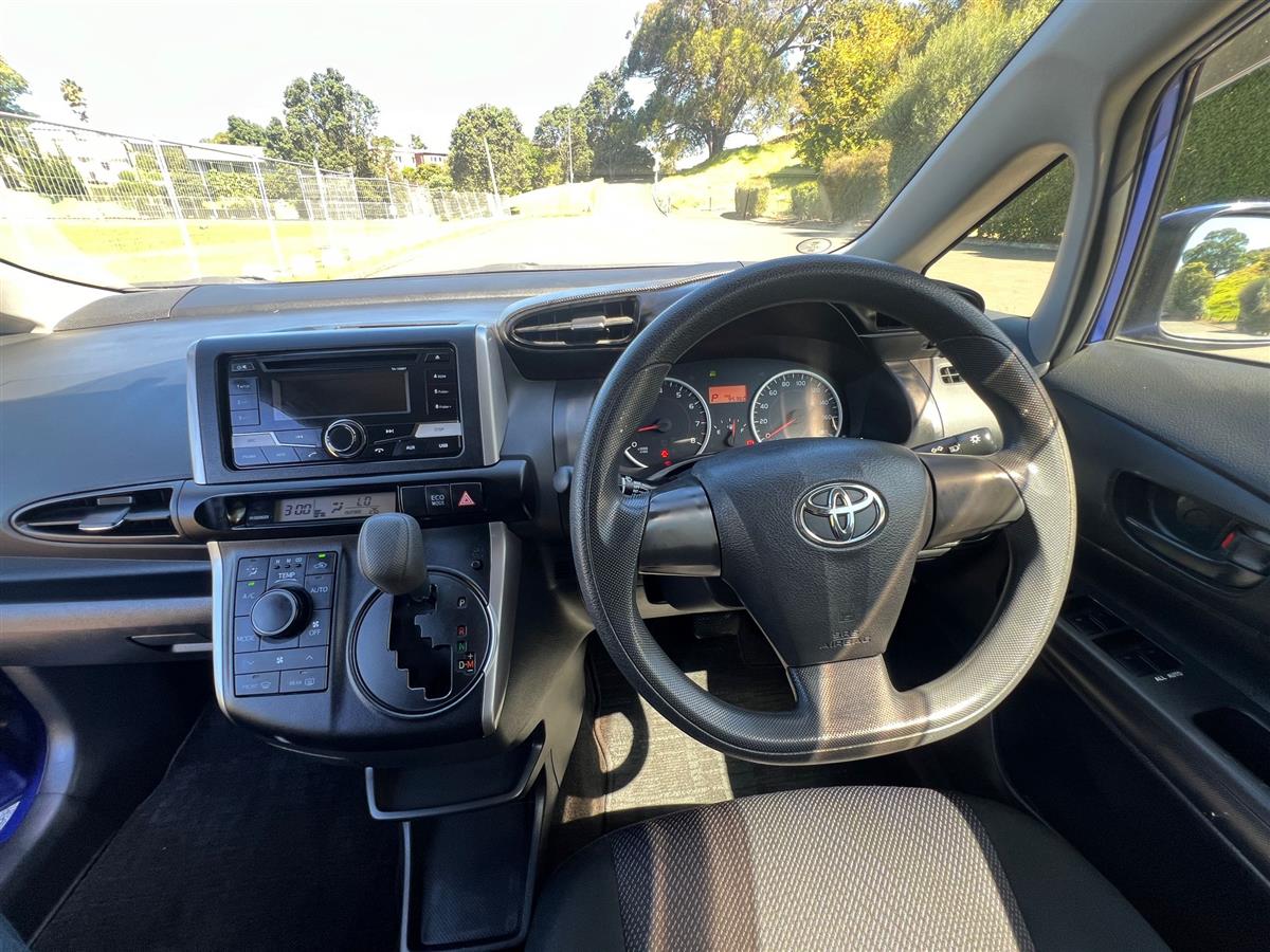2013 Toyota Wish thumbnail