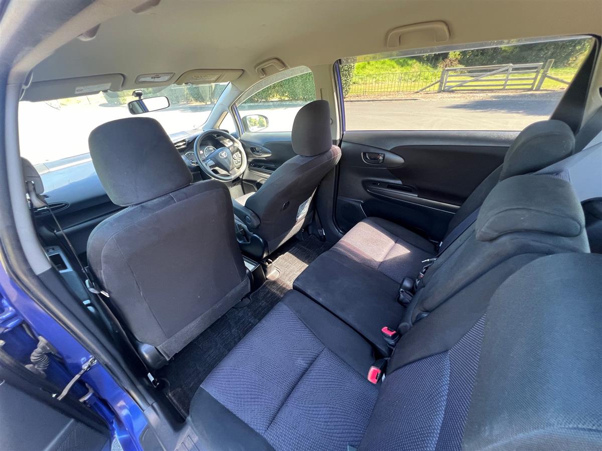 2013 Toyota Wish thumbnail