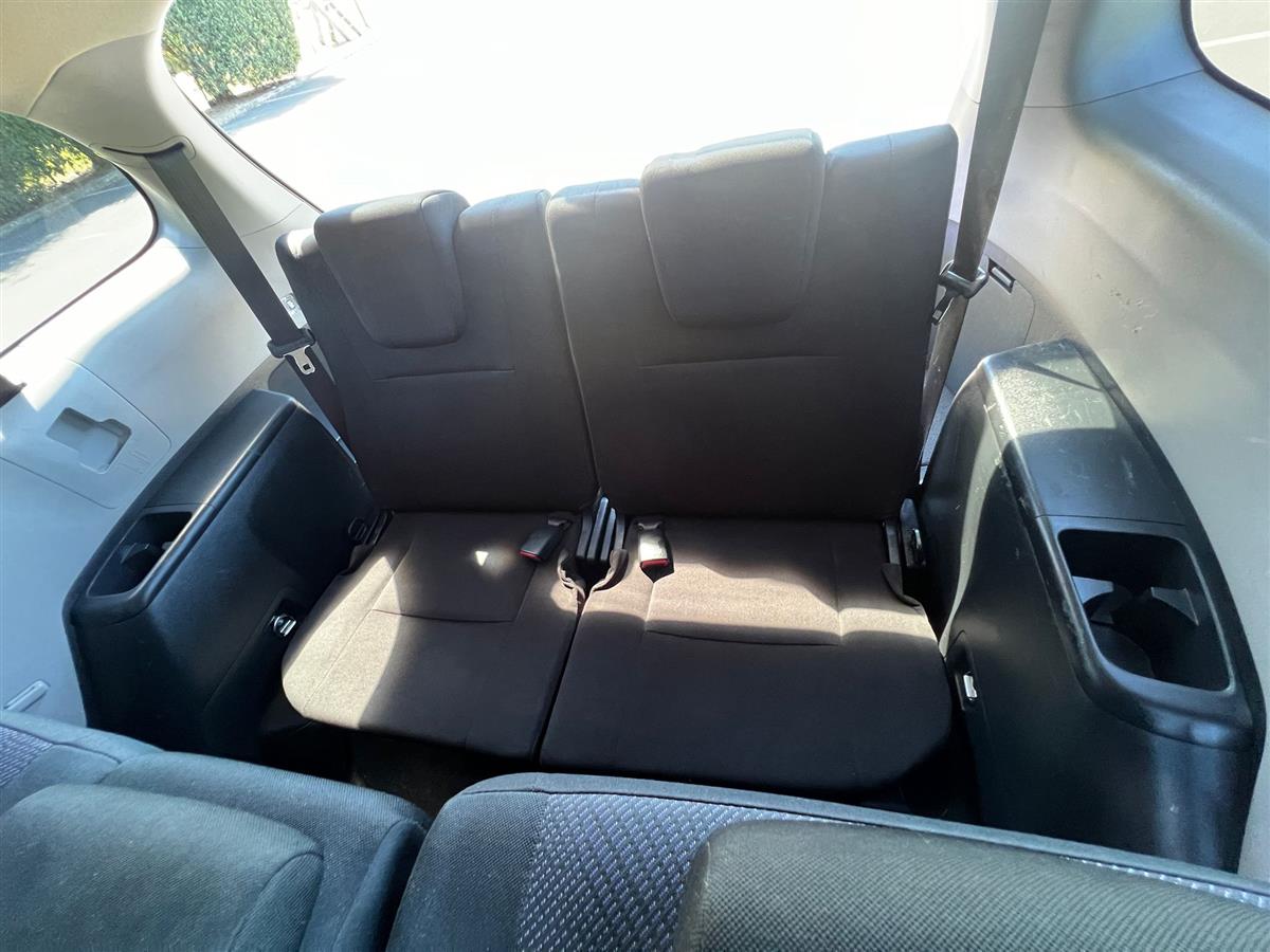 2013 Toyota Wish thumbnail