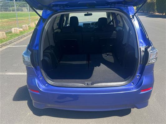 2013 Toyota Wish thumbnail