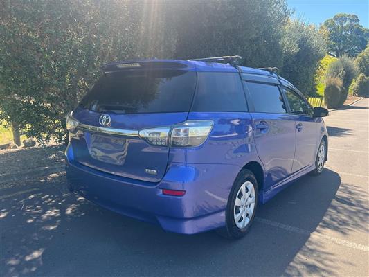 2013 Toyota Wish thumbnail