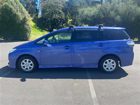2013 Toyota Wish thumbnail