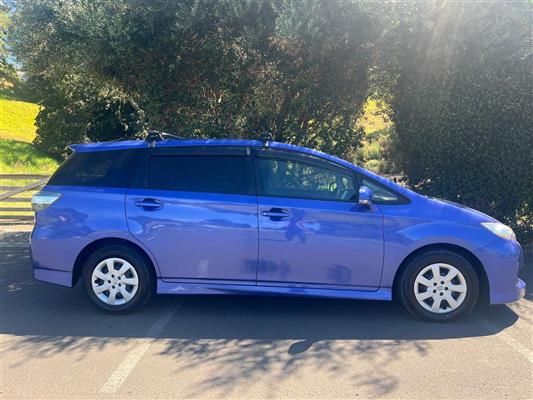 2013 Toyota Wish thumbnail