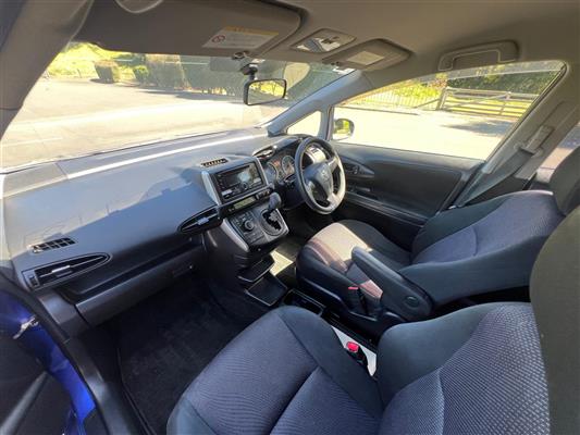 2013 Toyota Wish thumbnail