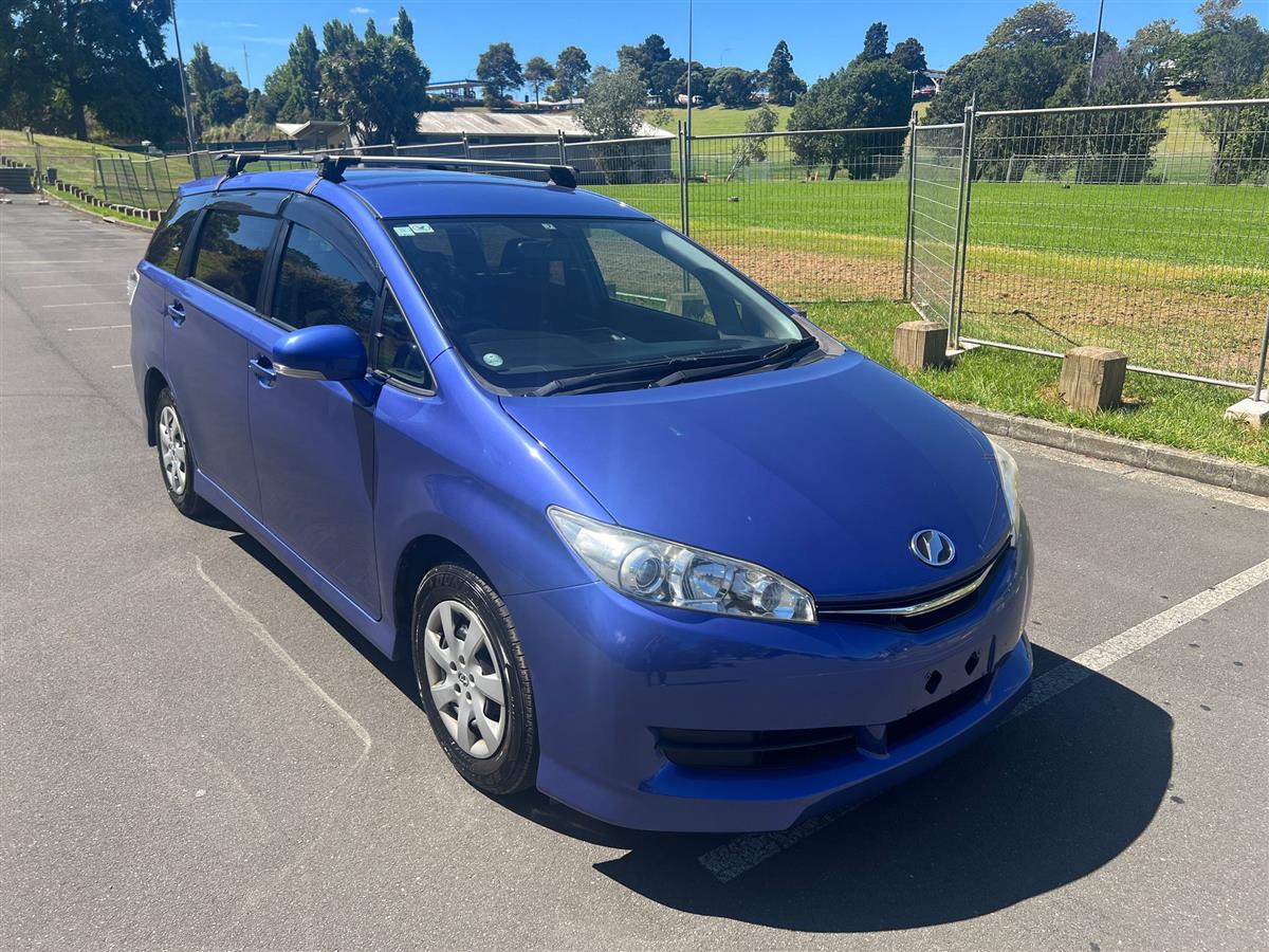 2013 Toyota Wish thumbnail