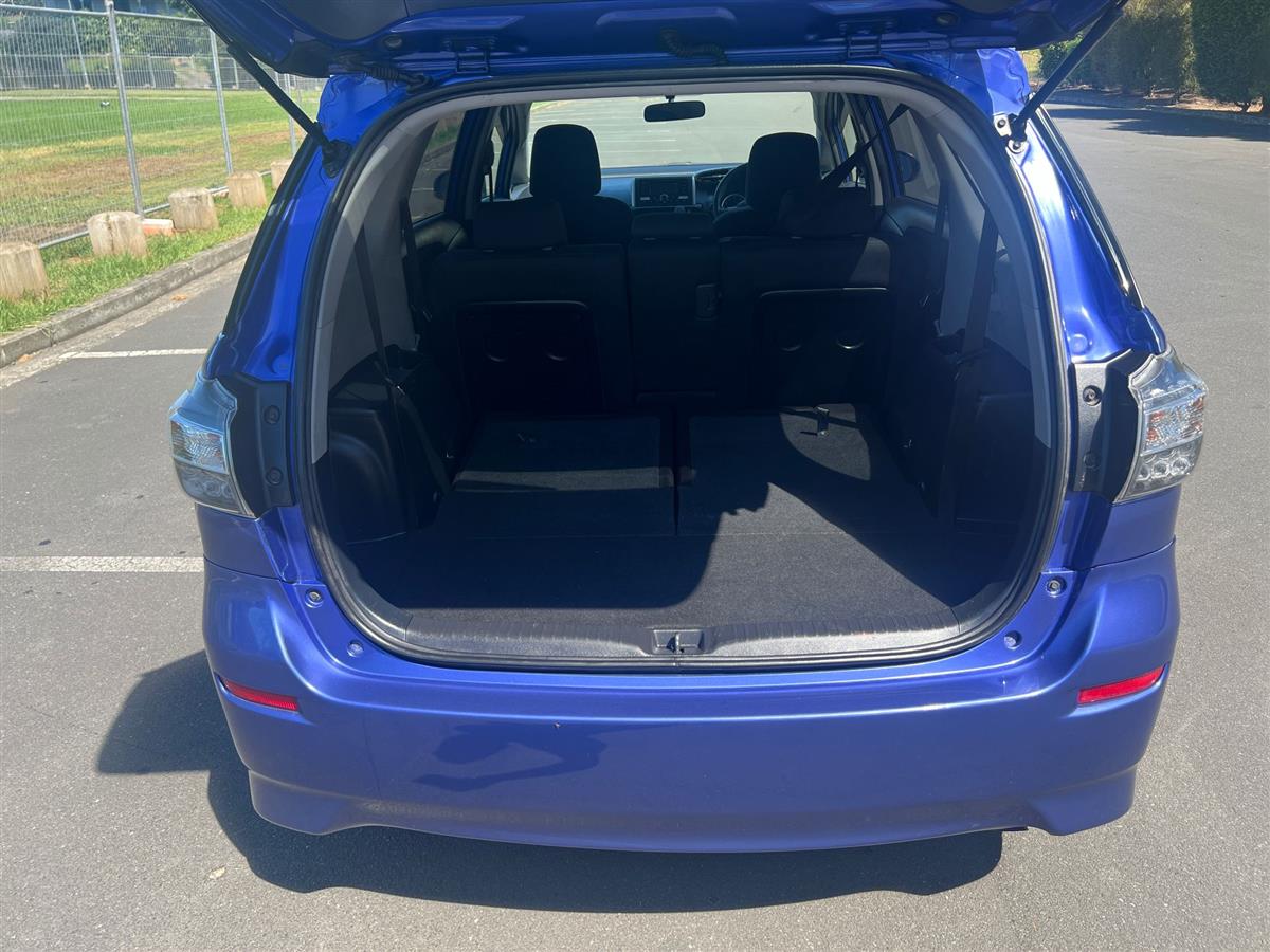 2013 Toyota Wish thumbnail