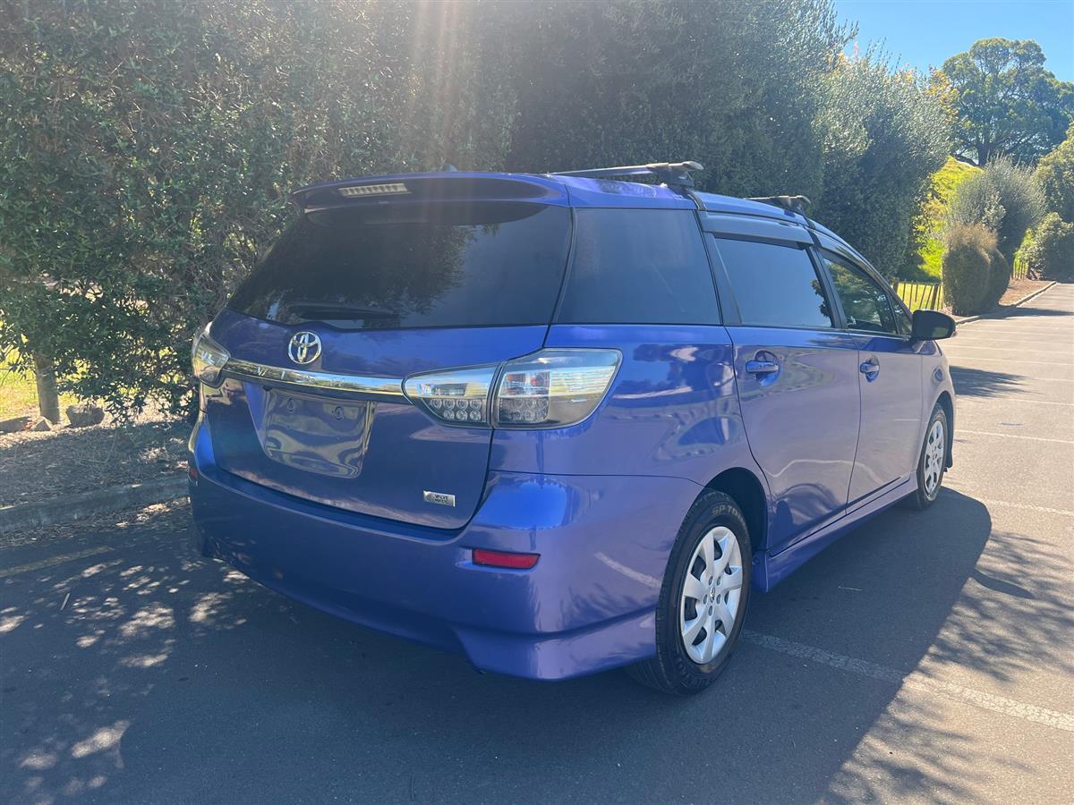 2013 Toyota Wish thumbnail