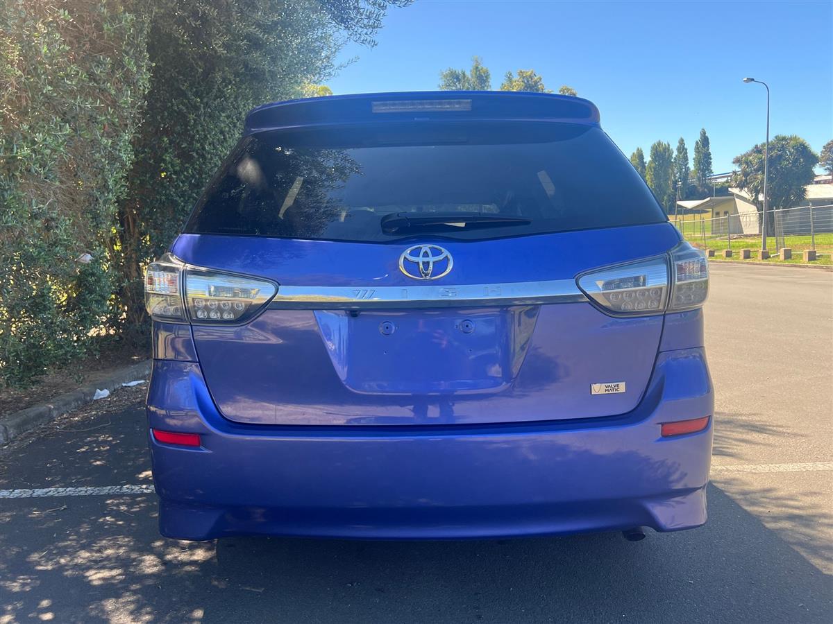 2013 Toyota Wish thumbnail