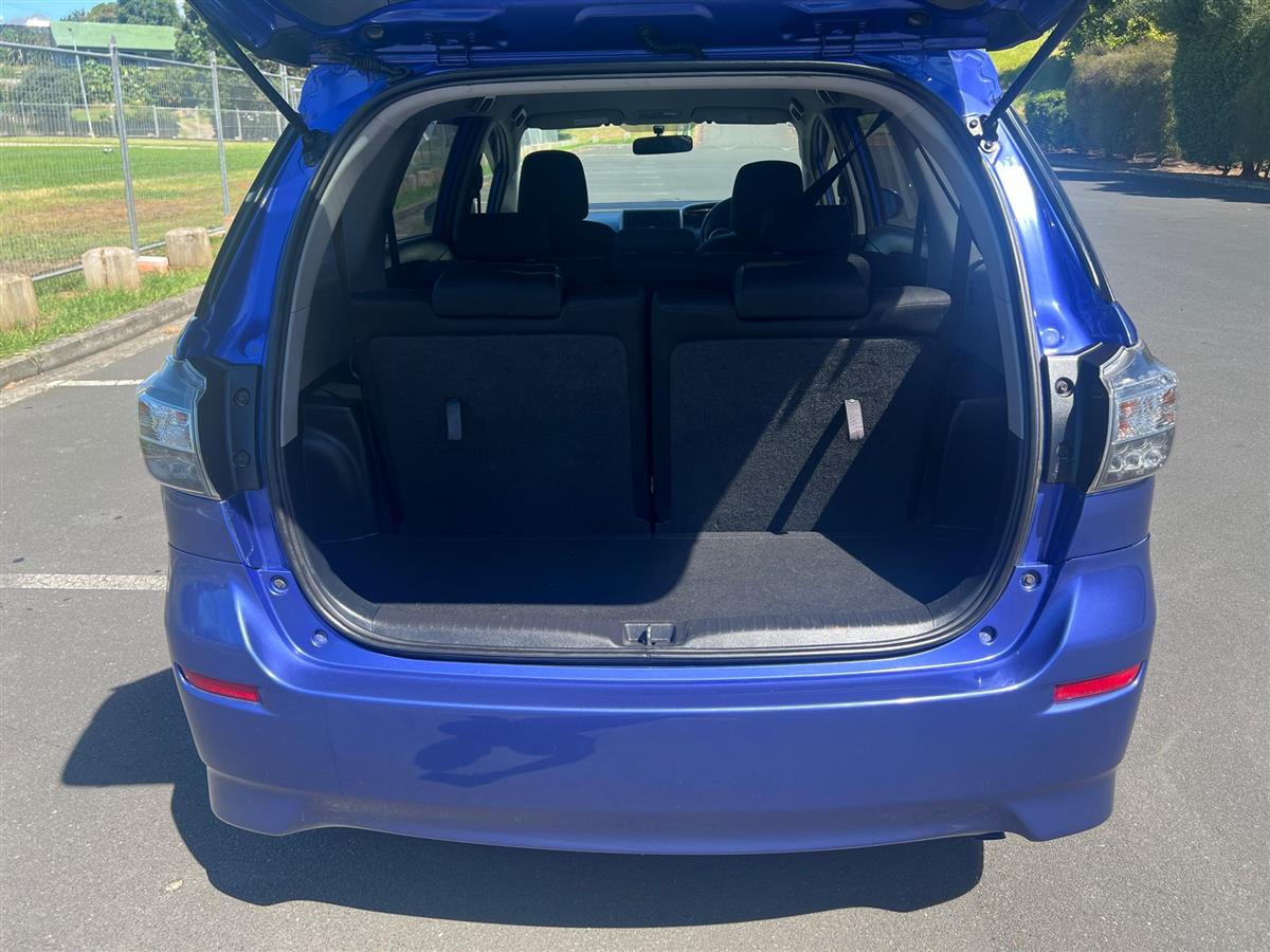 2013 Toyota Wish thumbnail