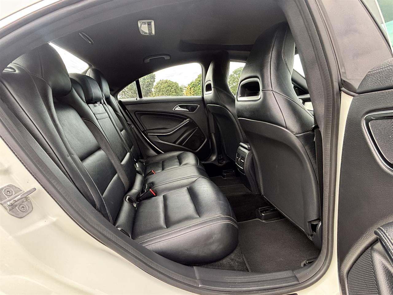 2013 Mercedes-Benz CLA180 thumbnail