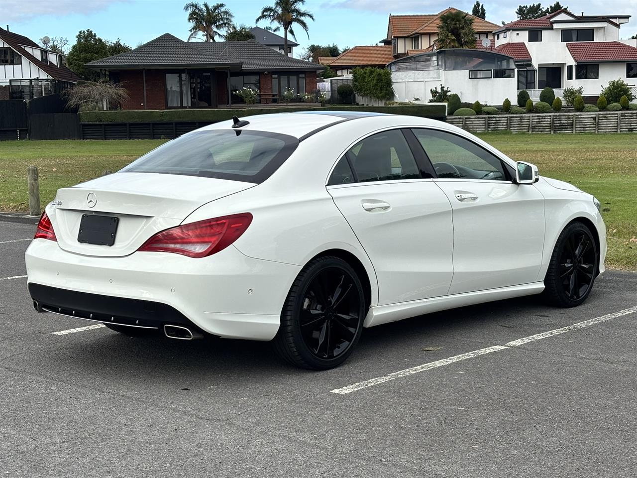 2013 Mercedes-Benz CLA180 thumbnail
