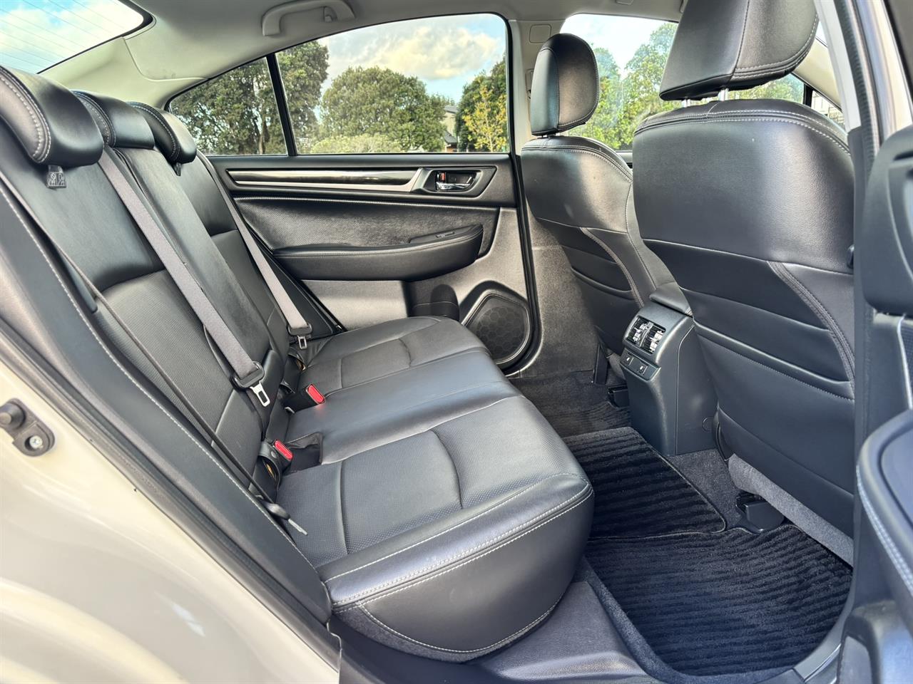 2014 Subaru Legacy thumbnail