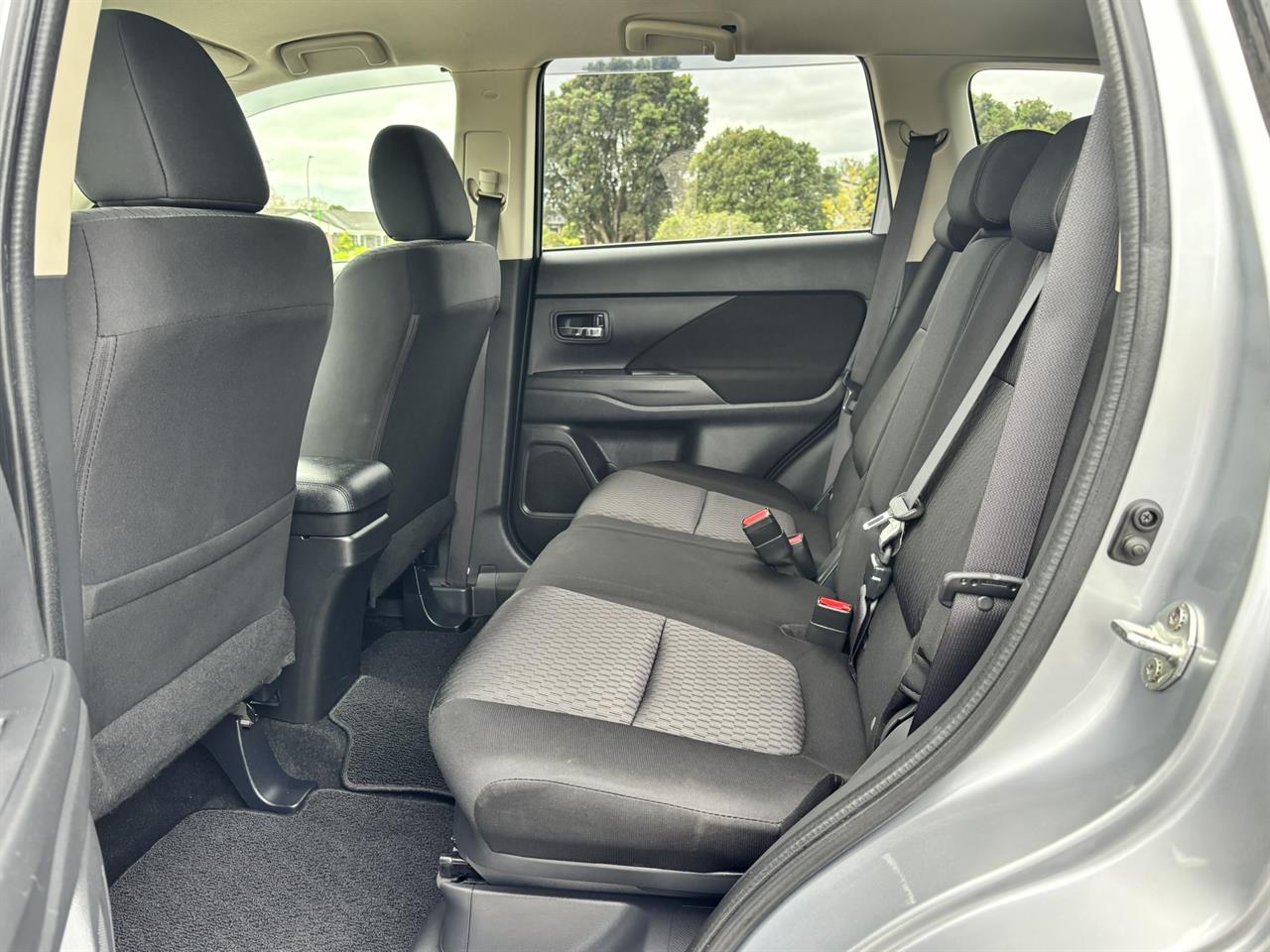 2013 Mitsubishi Outlander thumbnail