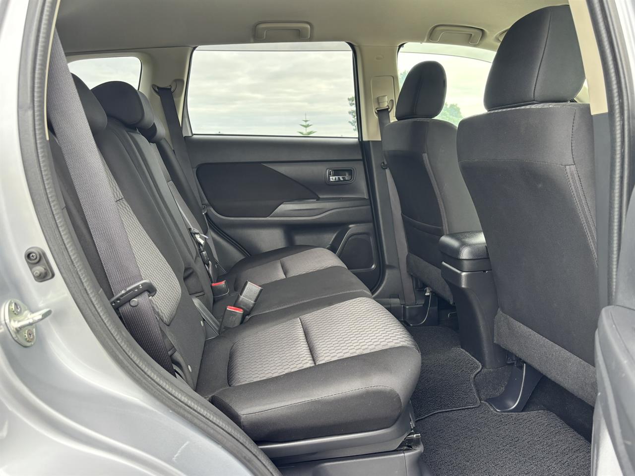 2013 Mitsubishi Outlander thumbnail
