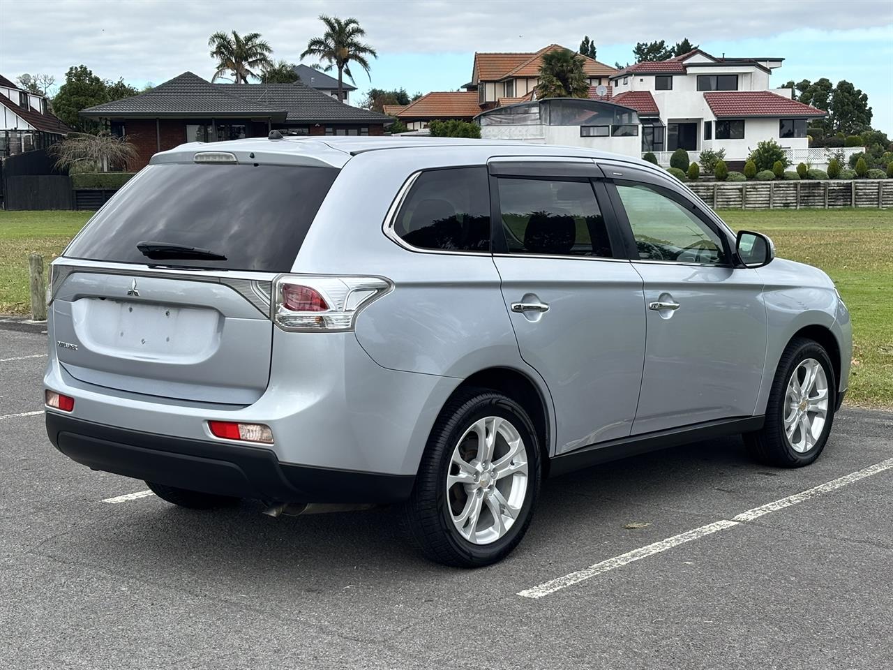 2013 Mitsubishi Outlander thumbnail