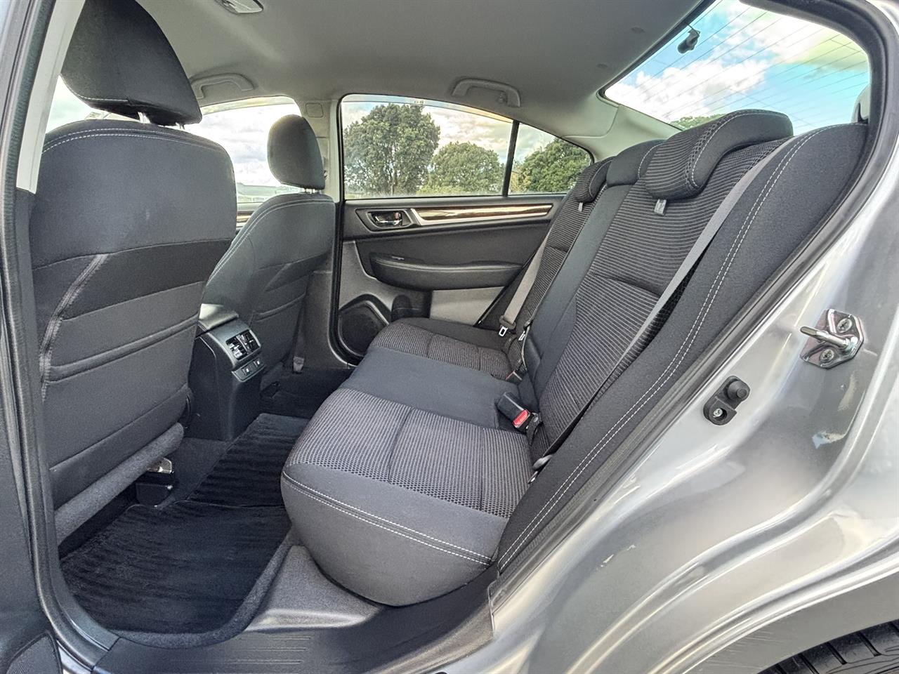2015 Subaru Legacy thumbnail