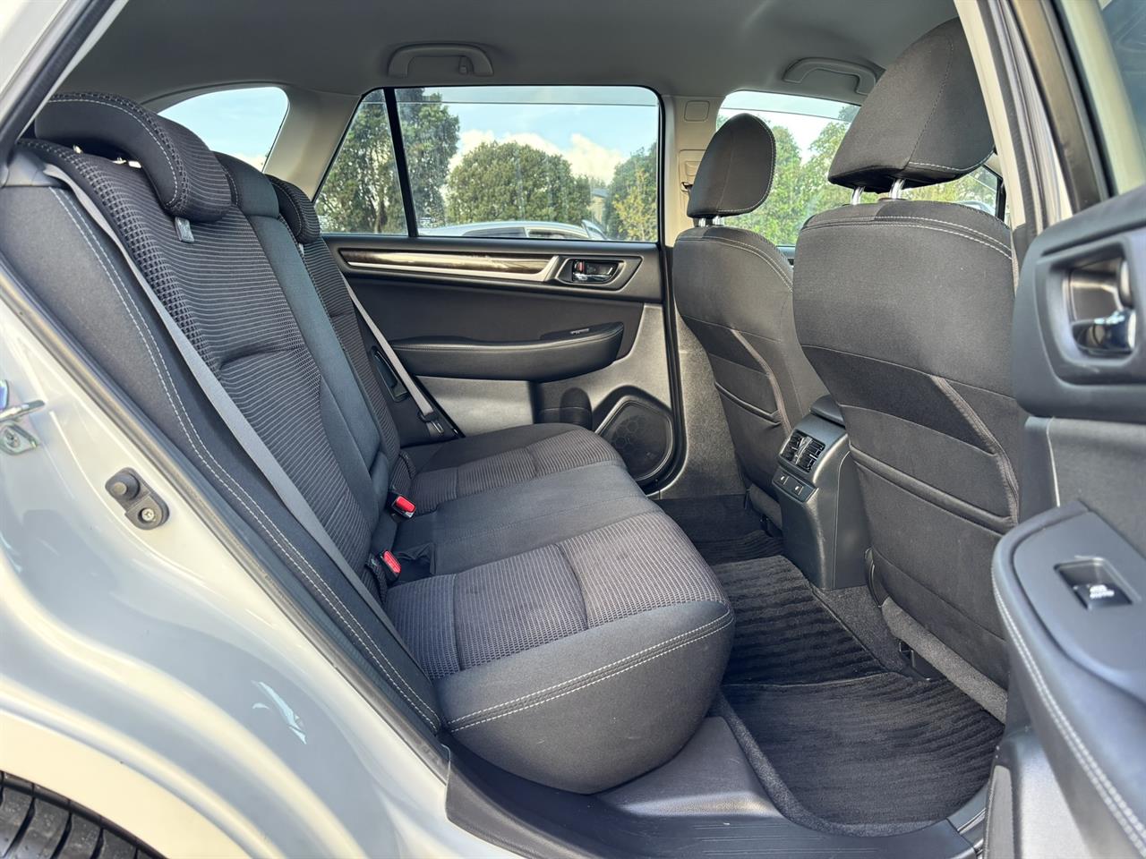 2015 Subaru Outback thumbnail