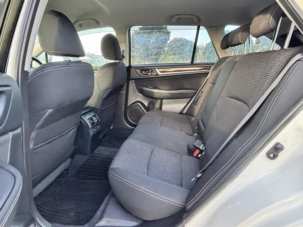 2015 Subaru Outback thumbnail