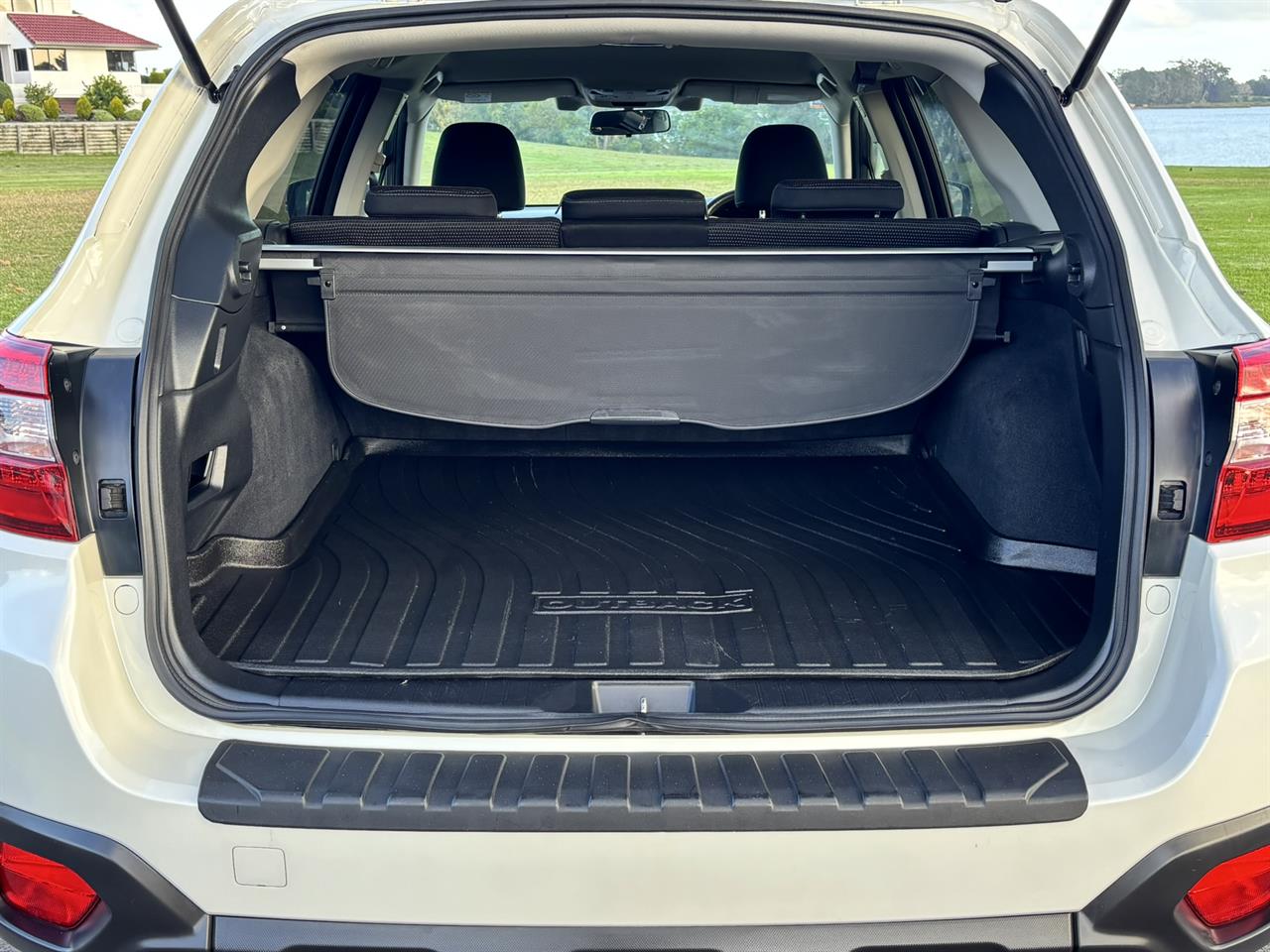 2015 Subaru Outback thumbnail