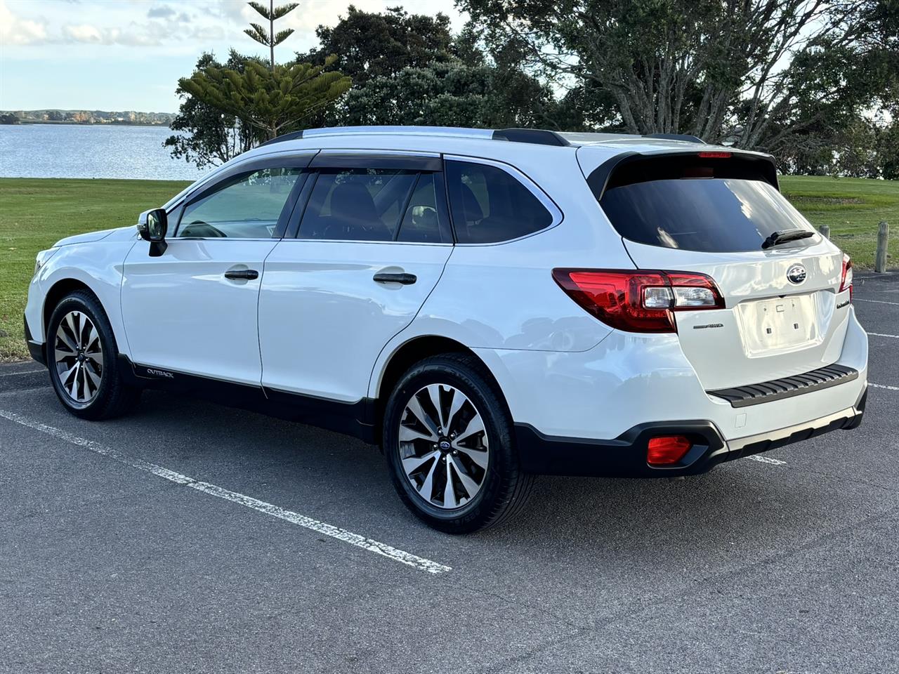 2015 Subaru Outback thumbnail