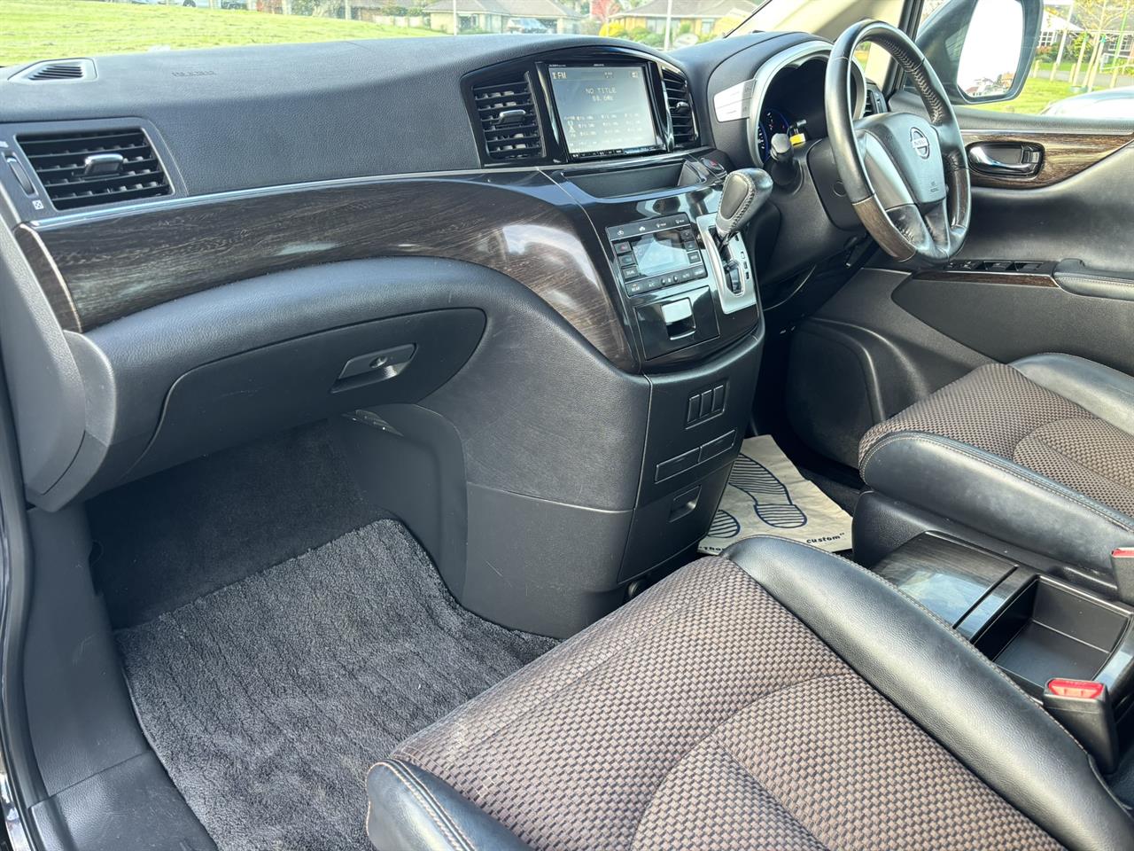 2013 Nissan Elgrand thumbnail