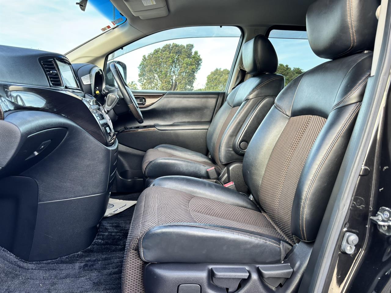 2013 Nissan Elgrand thumbnail