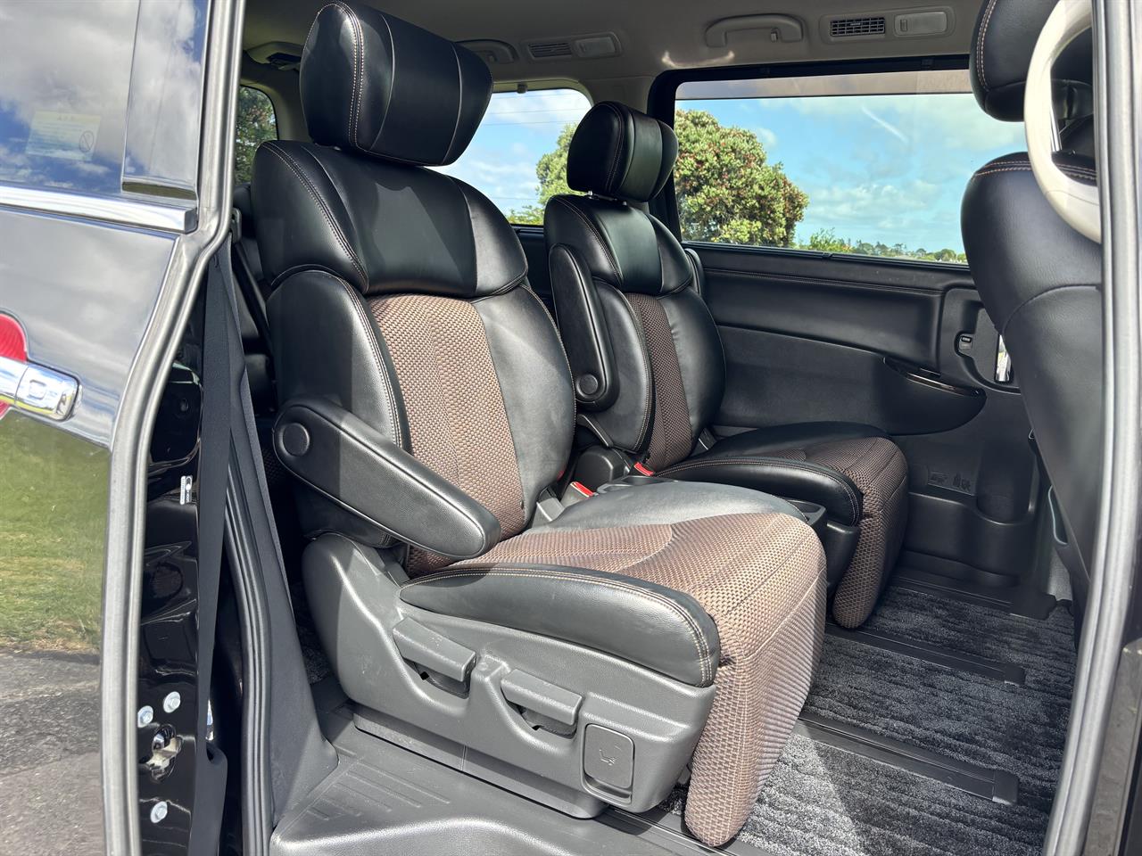 2013 Nissan Elgrand thumbnail
