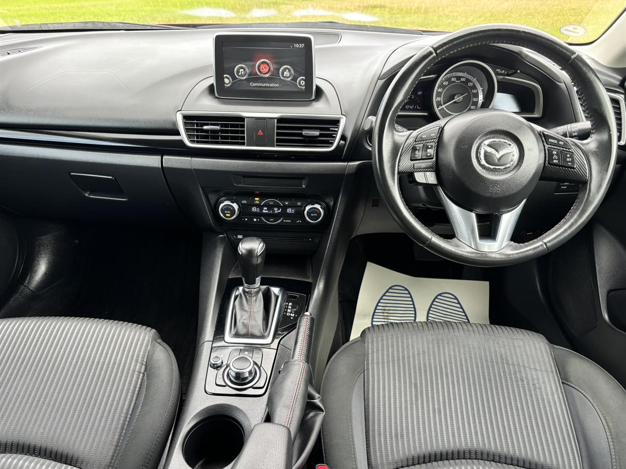 2015 Mazda Axela thumbnail