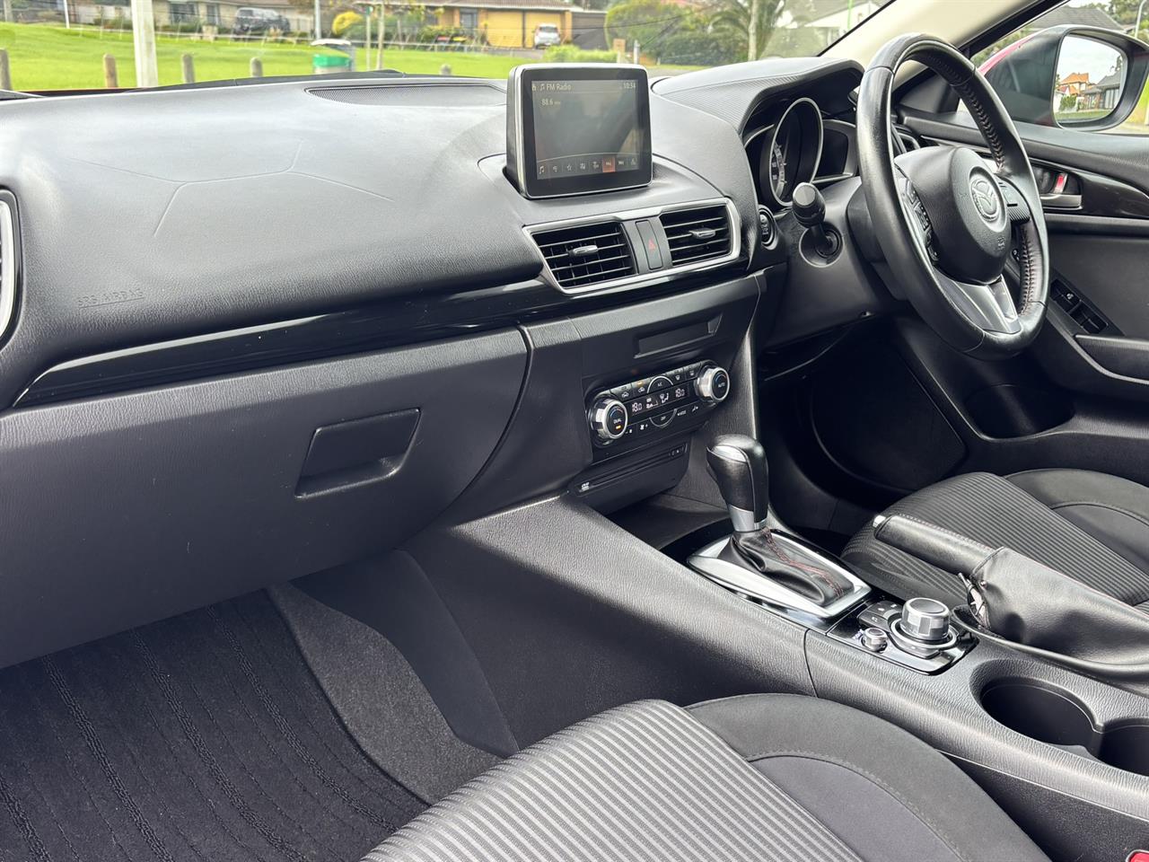 2015 Mazda Axela thumbnail