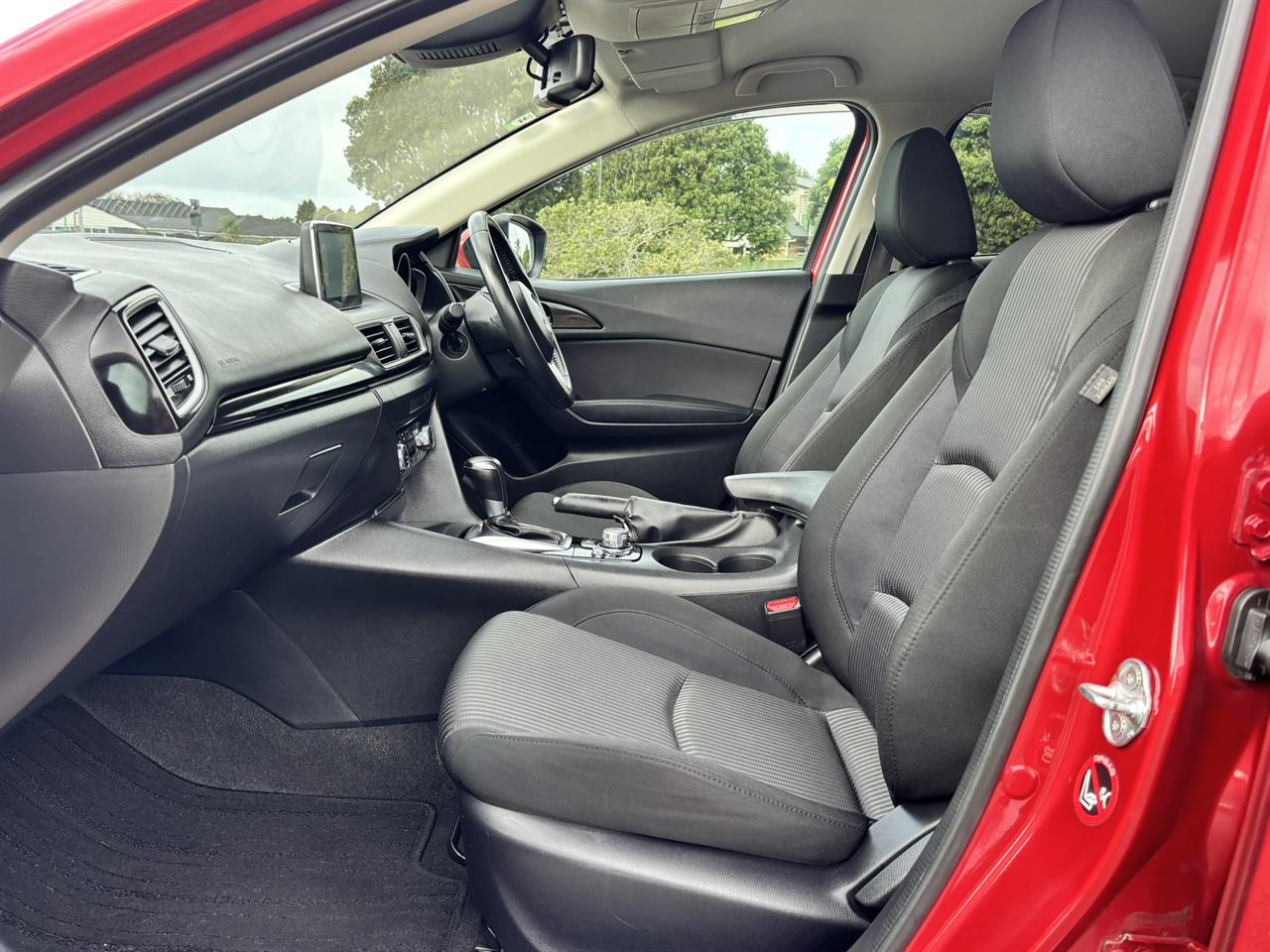 2015 Mazda Axela thumbnail