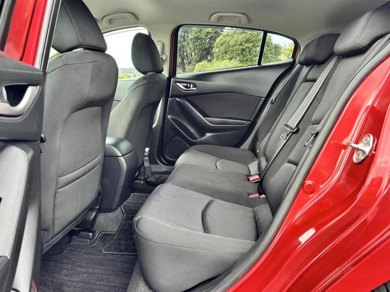 2015 Mazda Axela thumbnail