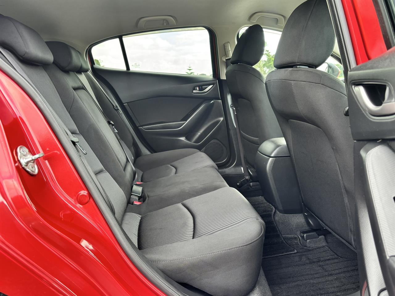 2015 Mazda Axela thumbnail