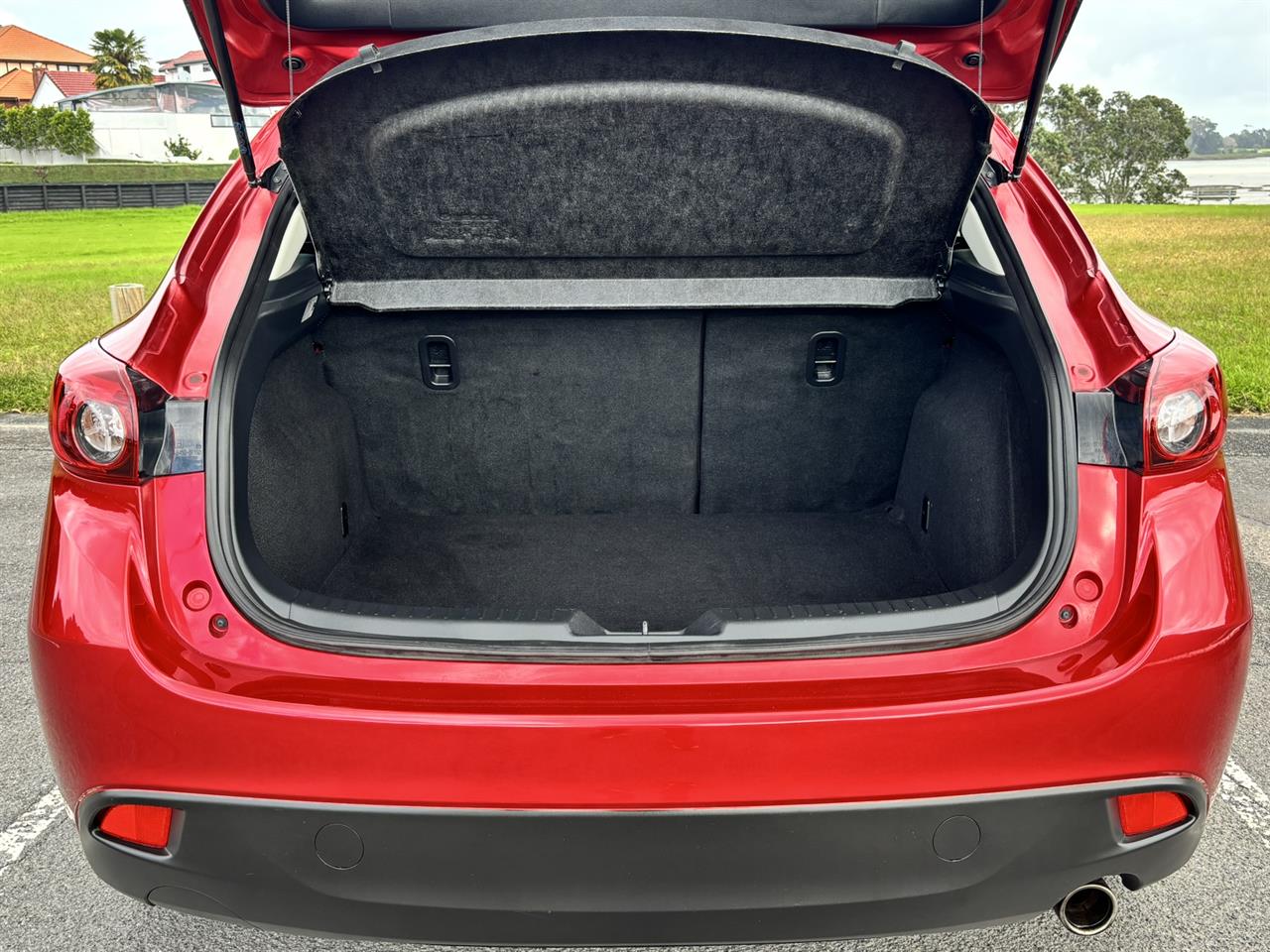 2015 Mazda Axela thumbnail