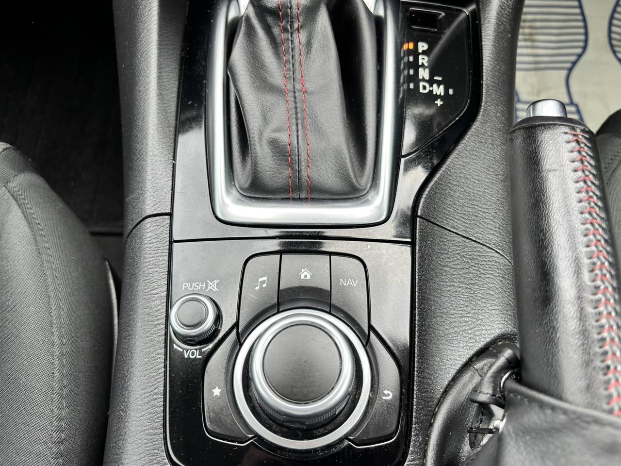 2015 Mazda Axela thumbnail