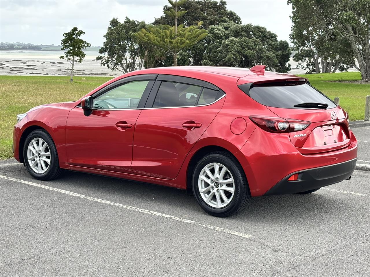 2015 Mazda Axela thumbnail