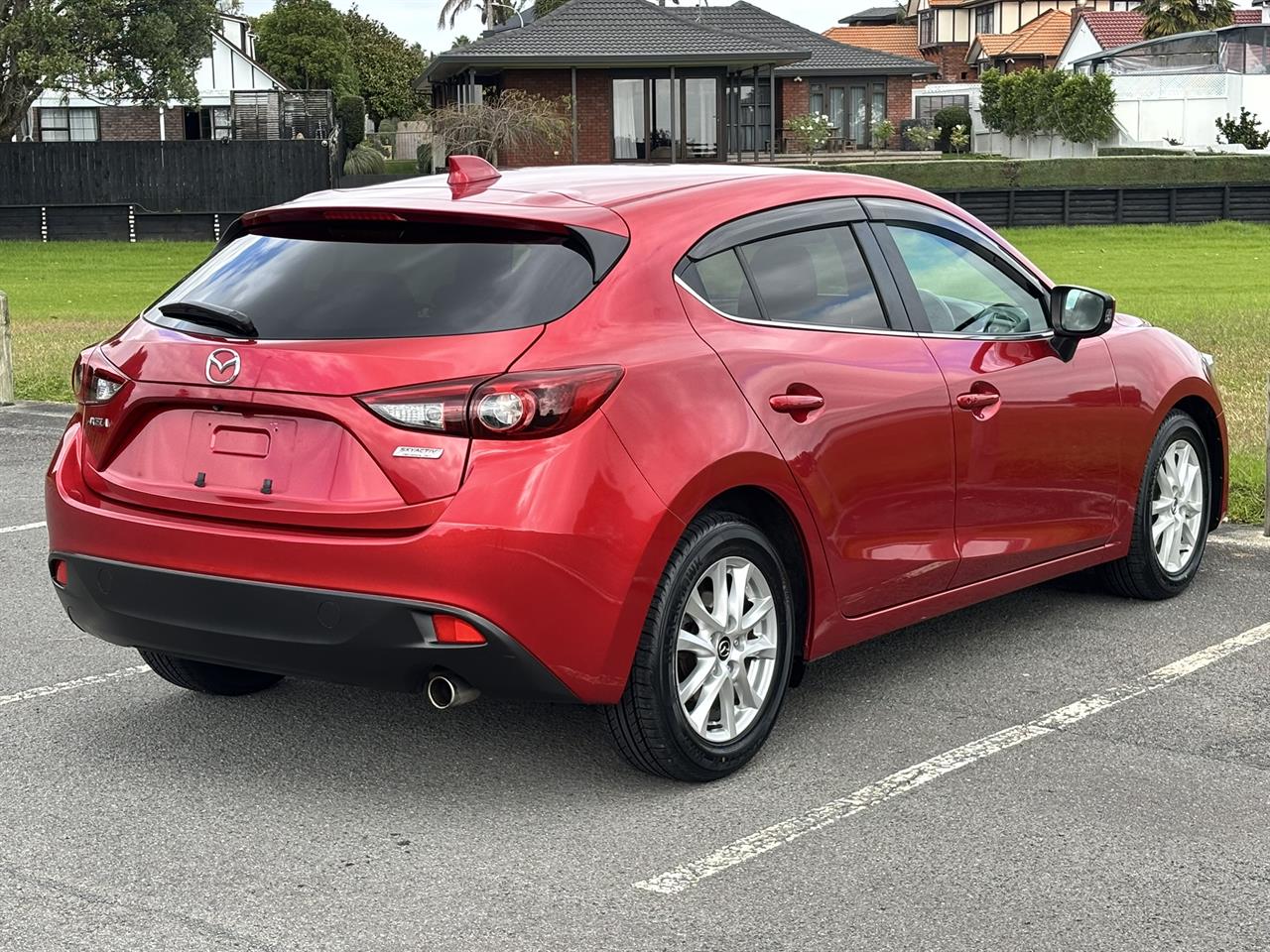 2015 Mazda Axela thumbnail