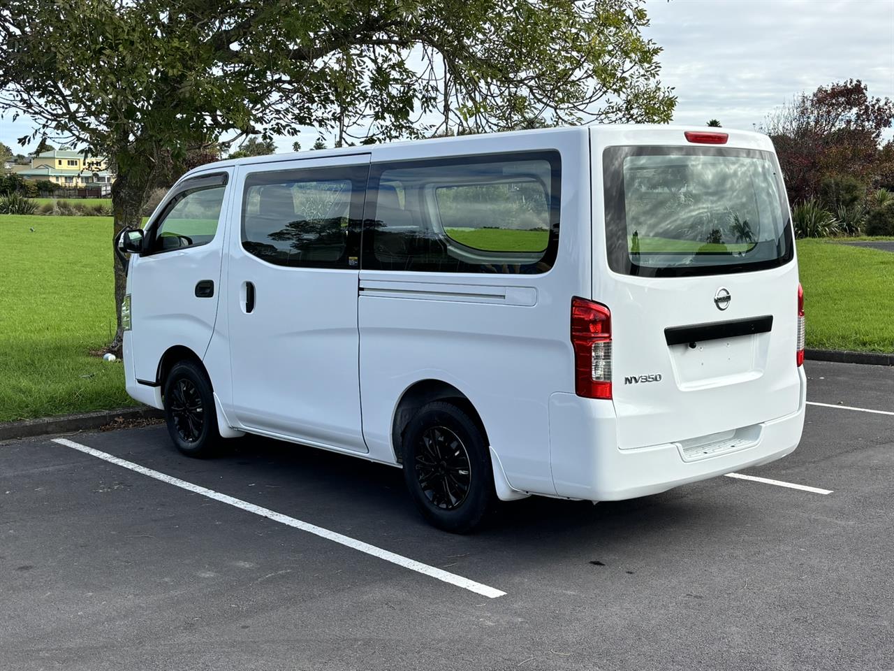 2020 Nissan NV350 thumbnail