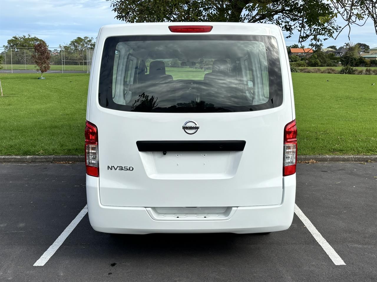 2020 Nissan NV350 thumbnail