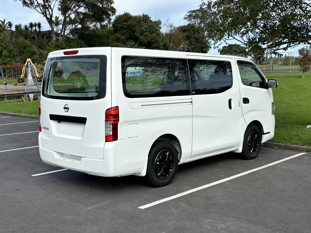 2020 Nissan NV350 thumbnail