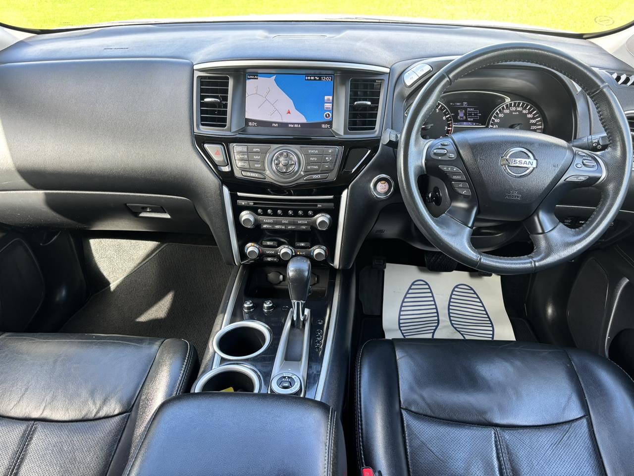 2017 Nissan Pathfinder thumbnail